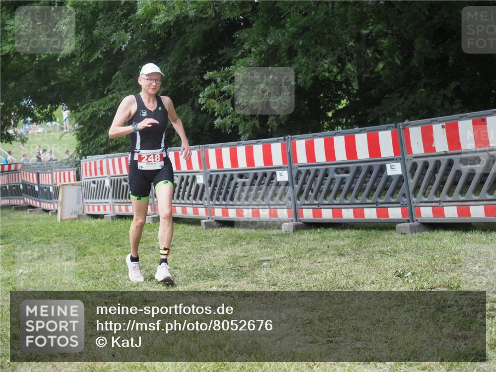 21.06.2025 - 27. Vierlanden-Triathlon KatJ http://msf.ph/oto/8052676 15.06.2025 12:06:19 Ziel 248 meine-sportfotos.de