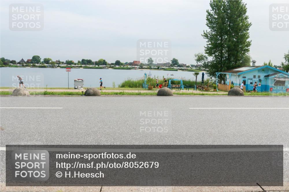 15.06.2025 - 27. Vierlanden-Triathlon H.Heesch http://msf.ph/oto/8052679 15.06.2025 11:00:50 Radfahren 226 meine-sportfotos.de