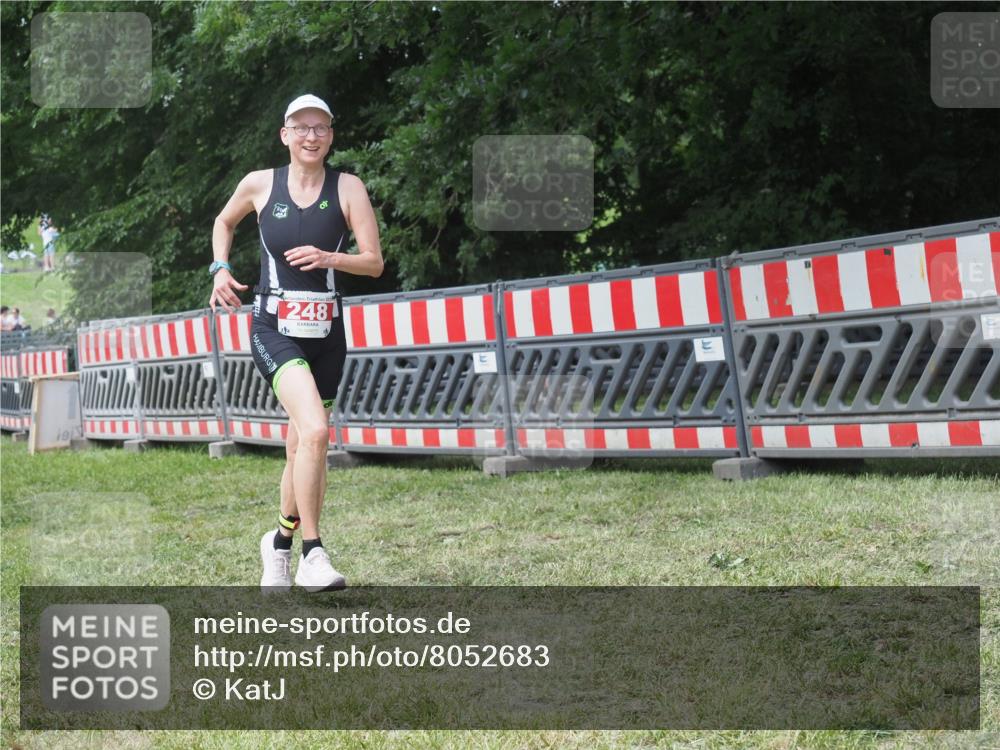 21.06.2025 - 27. Vierlanden-Triathlon KatJ http://msf.ph/oto/8052683 15.06.2025 12:06:19 Ziel 248 meine-sportfotos.de