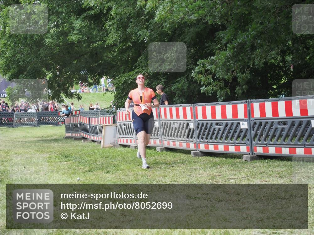 21.06.2025 - 27. Vierlanden-Triathlon KatJ http://msf.ph/oto/8052699 15.06.2025 12:07:00 Ziel 558 meine-sportfotos.de