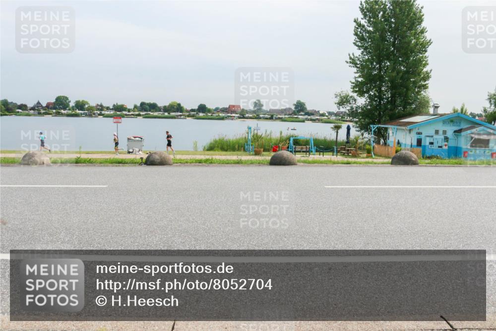 15.06.2025 - 27. Vierlanden-Triathlon H.Heesch http://msf.ph/oto/8052704 15.06.2025 11:00:54 Radfahren  meine-sportfotos.de