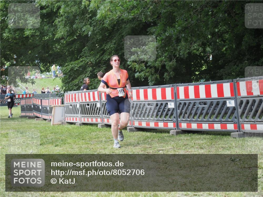 21.06.2025 - 27. Vierlanden-Triathlon KatJ http://msf.ph/oto/8052706 15.06.2025 12:07:01 Ziel 63, 558 meine-sportfotos.de