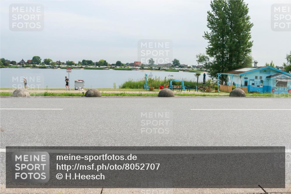 15.06.2025 - 27. Vierlanden-Triathlon H.Heesch http://msf.ph/oto/8052707 15.06.2025 11:00:55 Radfahren  meine-sportfotos.de