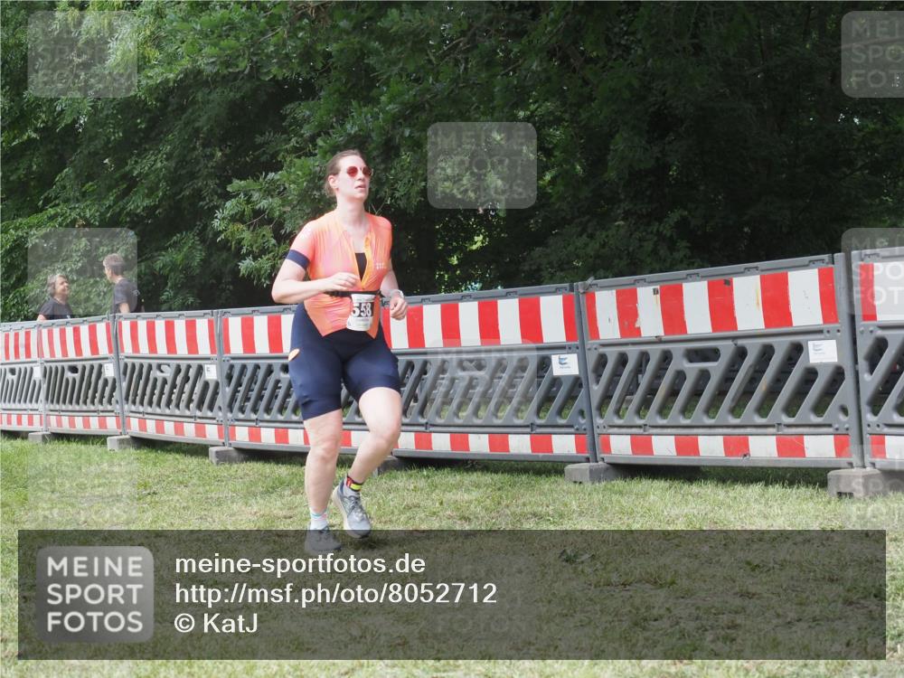 21.06.2025 - 27. Vierlanden-Triathlon KatJ http://msf.ph/oto/8052712 15.06.2025 12:07:01 Ziel 63, 558 meine-sportfotos.de