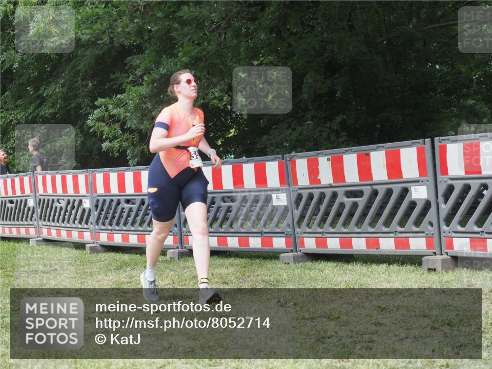 21.06.2025 - 27. Vierlanden-Triathlon KatJ http://msf.ph/oto/8052714 15.06.2025 12:07:02 Ziel 63, 558 meine-sportfotos.de