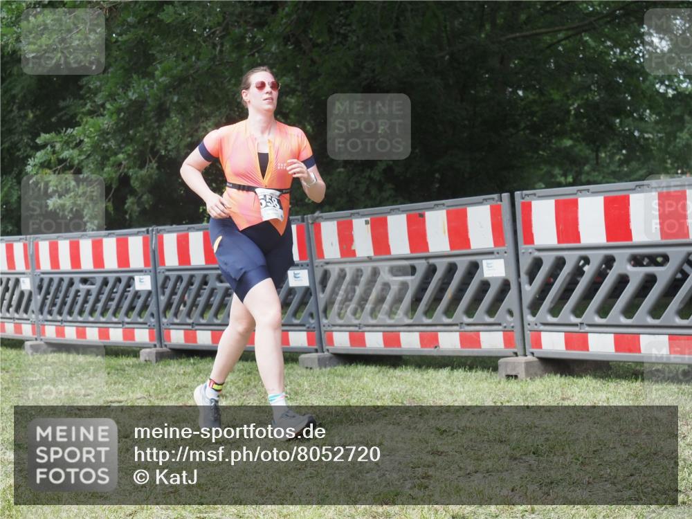 21.06.2025 - 27. Vierlanden-Triathlon KatJ http://msf.ph/oto/8052720 15.06.2025 12:07:02 Ziel 63, 558 meine-sportfotos.de