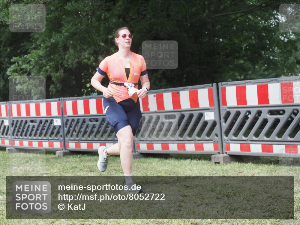 21.06.2025 - 27. Vierlanden-Triathlon KatJ http://msf.ph/oto/8052722 15.06.2025 12:07:02 Ziel 63, 558 meine-sportfotos.de