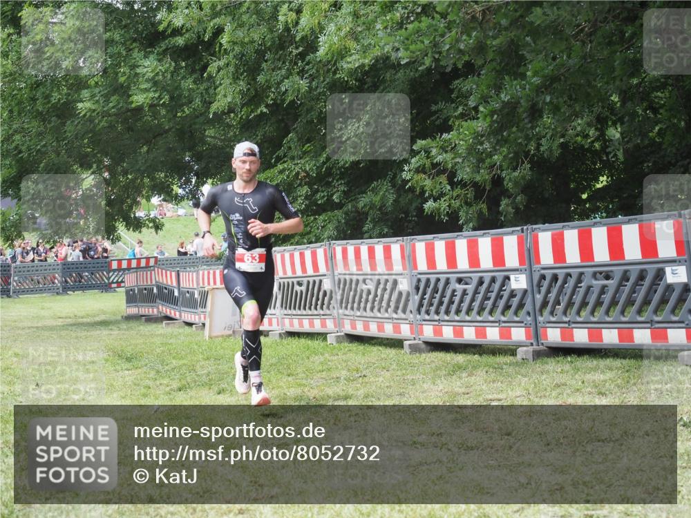 21.06.2025 - 27. Vierlanden-Triathlon KatJ http://msf.ph/oto/8052732 15.06.2025 12:07:11 Ziel 63 meine-sportfotos.de