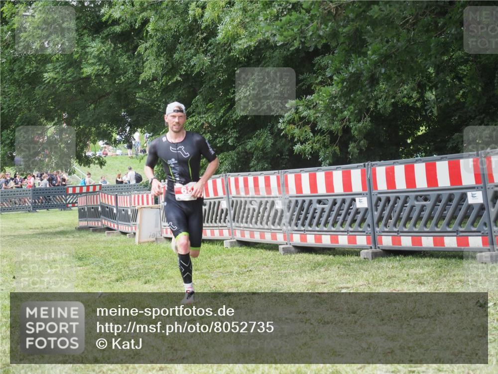 21.06.2025 - 27. Vierlanden-Triathlon KatJ http://msf.ph/oto/8052735 15.06.2025 12:07:11 Ziel 63 meine-sportfotos.de