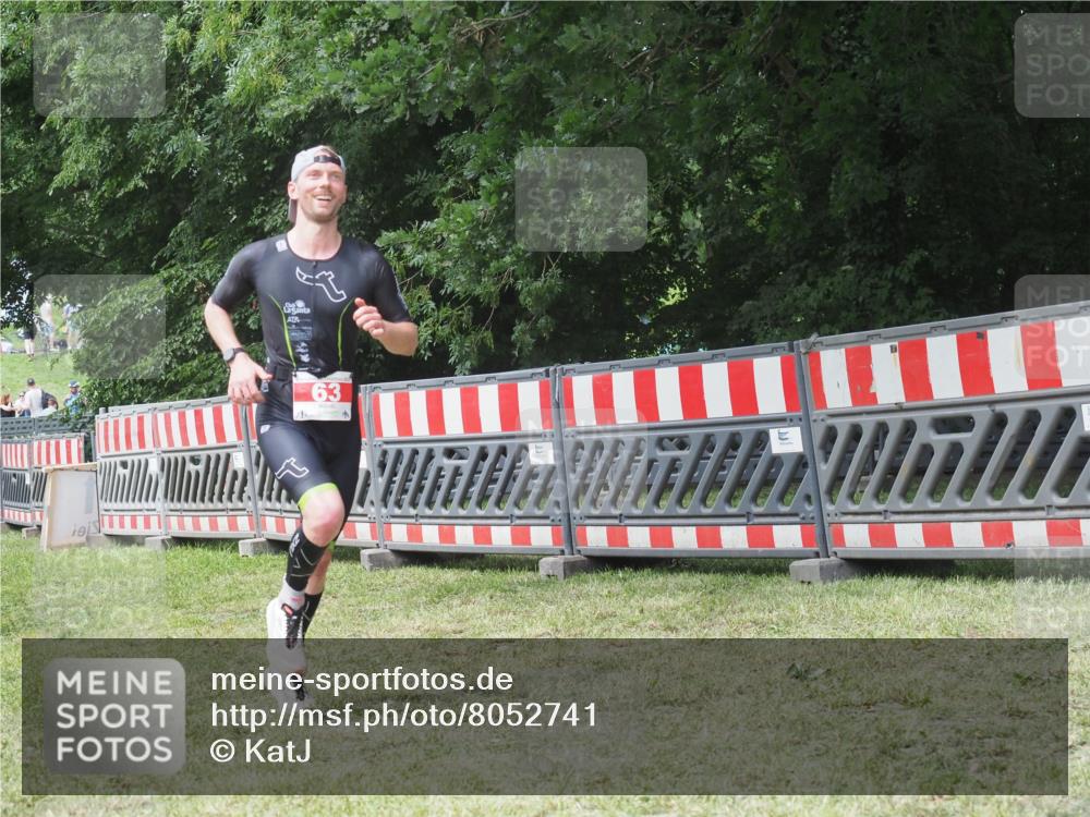 21.06.2025 - 27. Vierlanden-Triathlon KatJ http://msf.ph/oto/8052741 15.06.2025 12:07:12 Ziel 63 meine-sportfotos.de