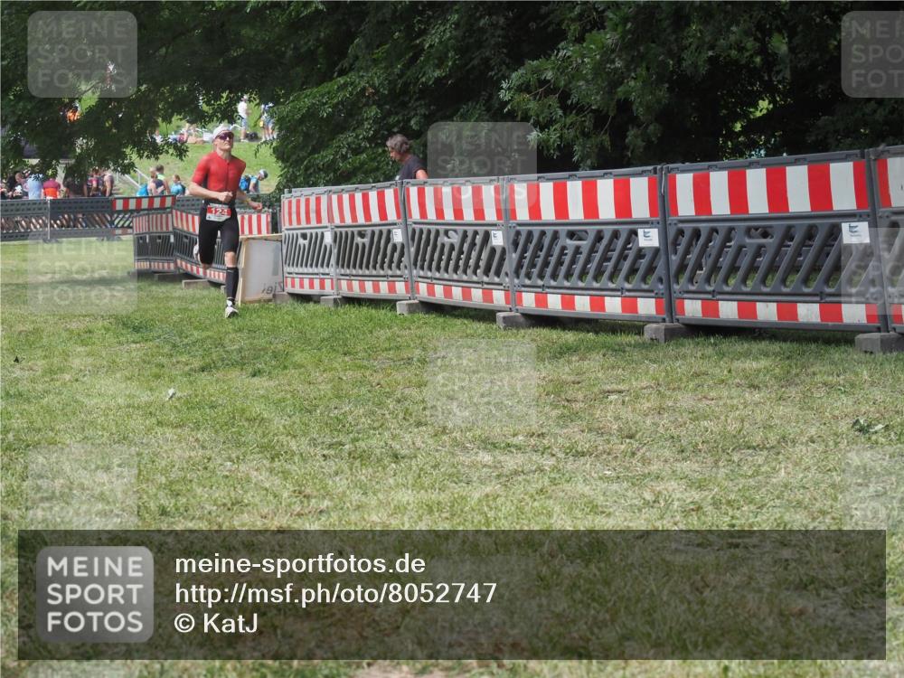 21.06.2025 - 27. Vierlanden-Triathlon KatJ http://msf.ph/oto/8052747 15.06.2025 12:07:31 Ziel 124 meine-sportfotos.de