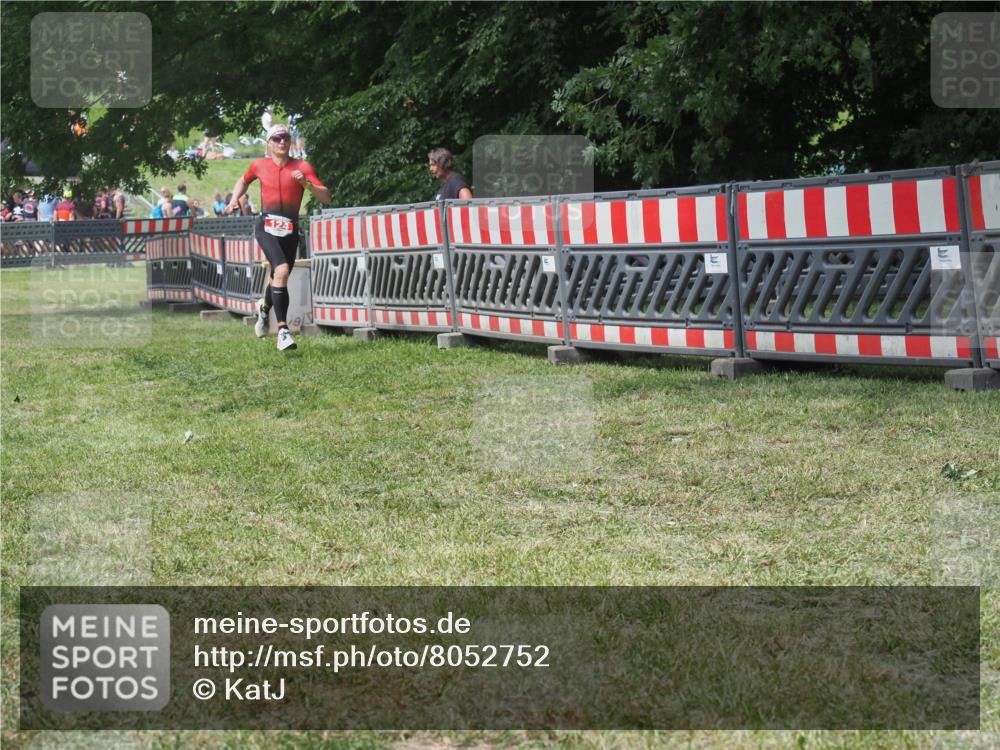 21.06.2025 - 27. Vierlanden-Triathlon KatJ http://msf.ph/oto/8052752 15.06.2025 12:07:32 Ziel 124 meine-sportfotos.de