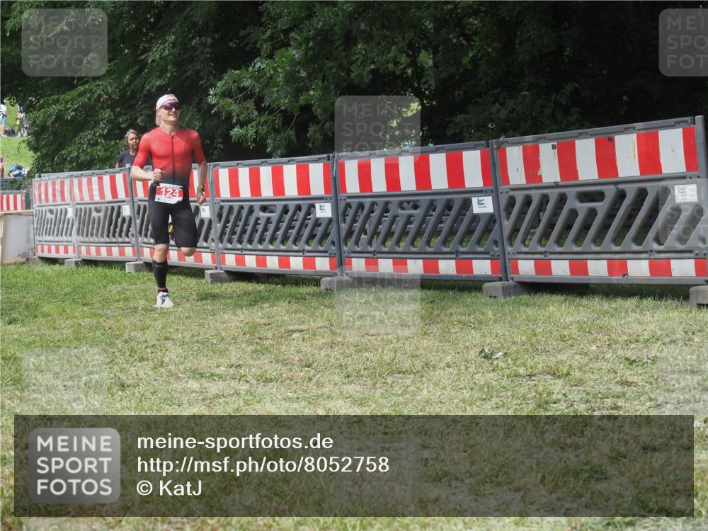 21.06.2025 - 27. Vierlanden-Triathlon KatJ http://msf.ph/oto/8052758 15.06.2025 12:07:33 Ziel 124 meine-sportfotos.de