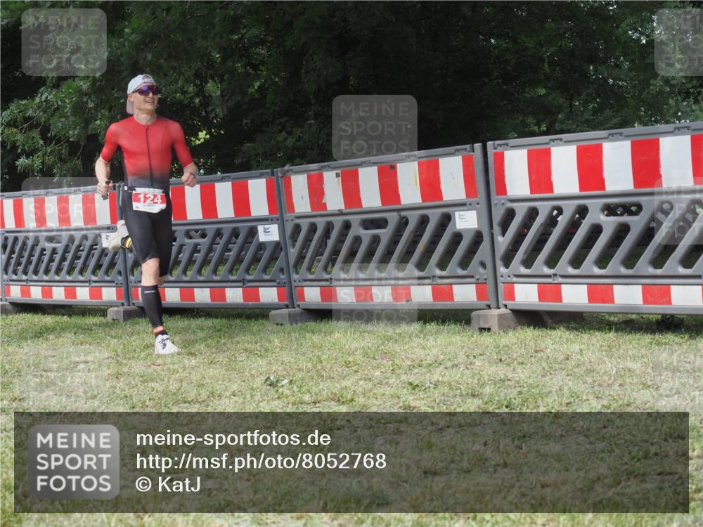 21.06.2025 - 27. Vierlanden-Triathlon KatJ http://msf.ph/oto/8052768 15.06.2025 12:07:33 Ziel 124 meine-sportfotos.de