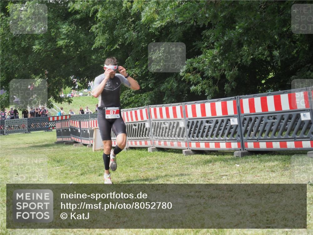 21.06.2025 - 27. Vierlanden-Triathlon KatJ http://msf.ph/oto/8052780 15.06.2025 12:08:10 Ziel 87 meine-sportfotos.de