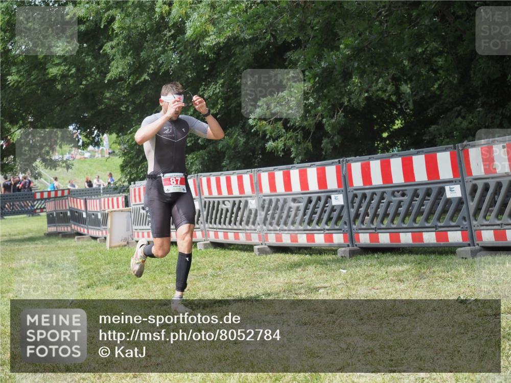 21.06.2025 - 27. Vierlanden-Triathlon KatJ http://msf.ph/oto/8052784 15.06.2025 12:08:10 Ziel 87 meine-sportfotos.de