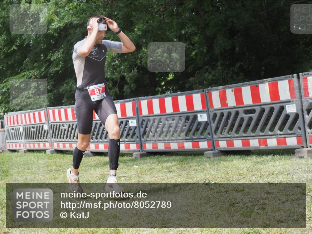 21.06.2025 - 27. Vierlanden-Triathlon KatJ http://msf.ph/oto/8052789 15.06.2025 12:08:11 Ziel 87 meine-sportfotos.de