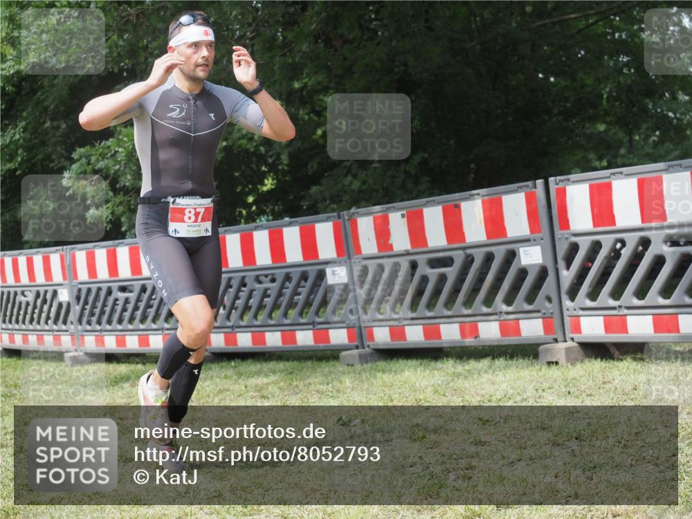 21.06.2025 - 27. Vierlanden-Triathlon KatJ http://msf.ph/oto/8052793 15.06.2025 12:08:11 Ziel 87 meine-sportfotos.de