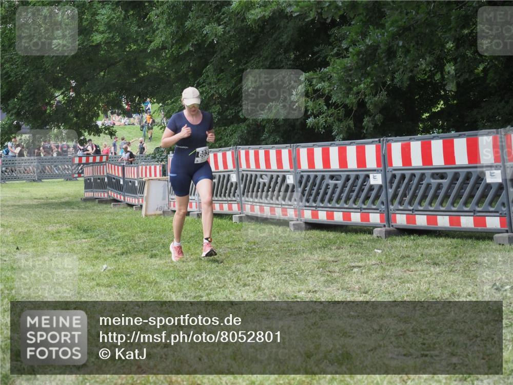 21.06.2025 - 27. Vierlanden-Triathlon KatJ http://msf.ph/oto/8052801 15.06.2025 12:09:33 Ziel 603 meine-sportfotos.de