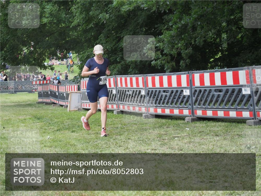 21.06.2025 - 27. Vierlanden-Triathlon KatJ http://msf.ph/oto/8052803 15.06.2025 12:09:34 Ziel 603 meine-sportfotos.de