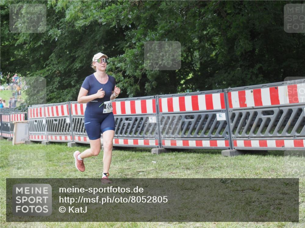 21.06.2025 - 27. Vierlanden-Triathlon KatJ http://msf.ph/oto/8052805 15.06.2025 12:09:34 Ziel 603 meine-sportfotos.de