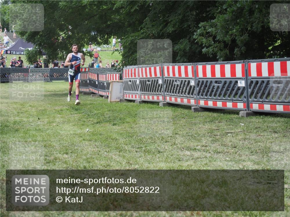 21.06.2025 - 27. Vierlanden-Triathlon KatJ http://msf.ph/oto/8052822 15.06.2025 12:10:10 Ziel 775 meine-sportfotos.de
