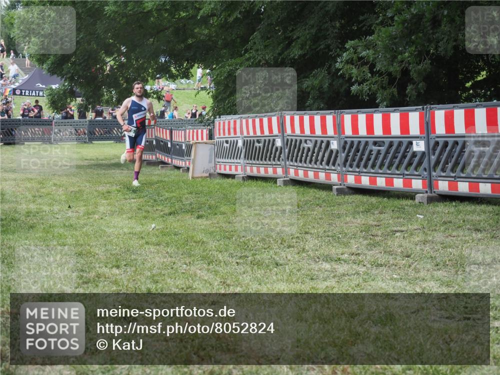 21.06.2025 - 27. Vierlanden-Triathlon KatJ http://msf.ph/oto/8052824 15.06.2025 12:10:10 Ziel 775 meine-sportfotos.de