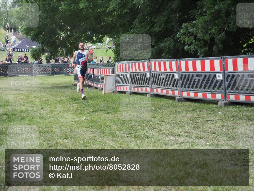 21.06.2025 - 27. Vierlanden-Triathlon KatJ http://msf.ph/oto/8052828 15.06.2025 12:10:10 Ziel 775 meine-sportfotos.de