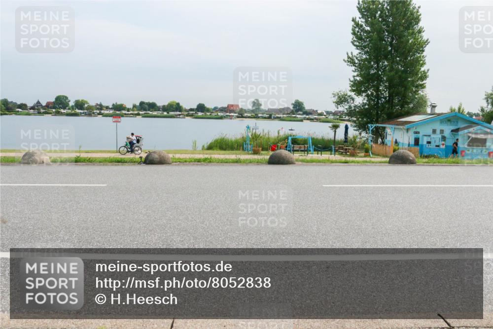 15.06.2025 - 27. Vierlanden-Triathlon H.Heesch http://msf.ph/oto/8052838 15.06.2025 11:01:17 Radfahren 123, 200, 484, 618 meine-sportfotos.de