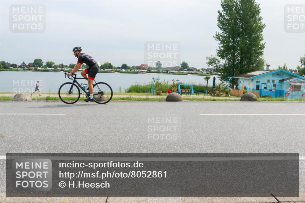15.06.2025 - 27. Vierlanden-Triathlon H.Heesch http://msf.ph/oto/8052861 15.06.2025 11:01:25 Radfahren 501, 542, 644 meine-sportfotos.de