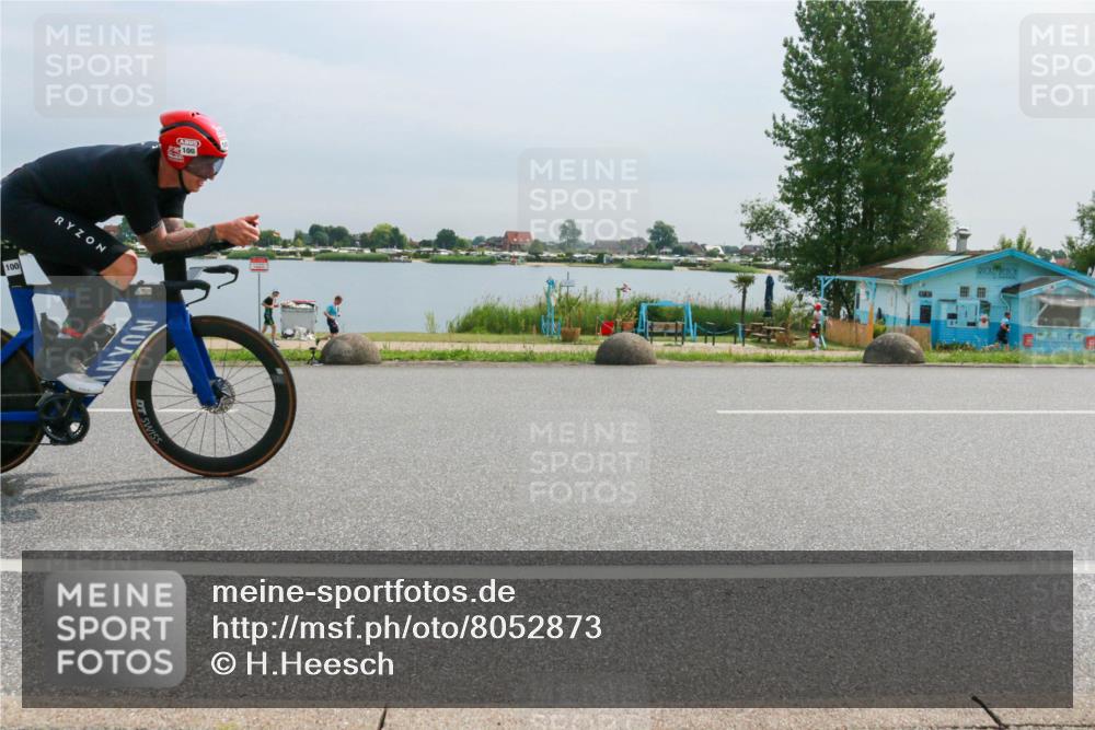 15.06.2025 - 27. Vierlanden-Triathlon H.Heesch http://msf.ph/oto/8052873 15.06.2025 11:01:32 Radfahren 100, 201, 542, 644, 757 meine-sportfotos.de