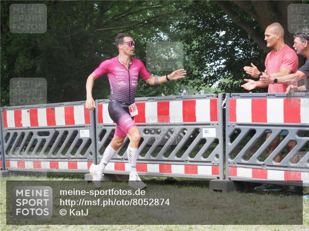 21.06.2025 - 27. Vierlanden-Triathlon KatJ http://msf.ph/oto/8052874 15.06.2025 12:11:52 Ziel 158 meine-sportfotos.de