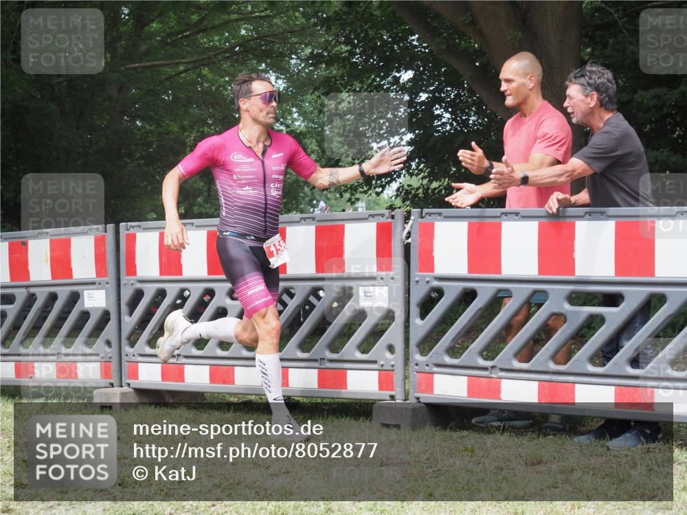 21.06.2025 - 27. Vierlanden-Triathlon KatJ http://msf.ph/oto/8052877 15.06.2025 12:11:52 Ziel 158 meine-sportfotos.de