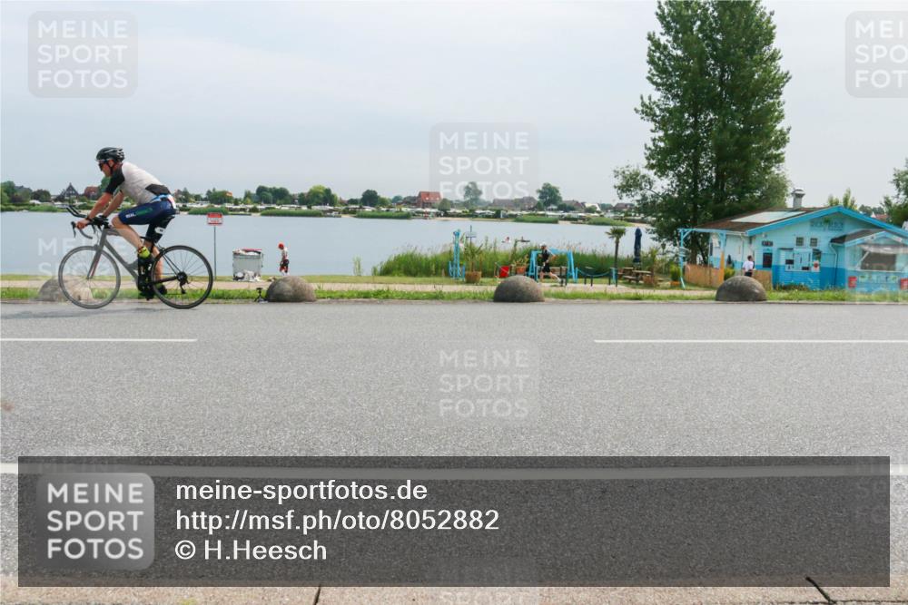 15.06.2025 - 27. Vierlanden-Triathlon H.Heesch http://msf.ph/oto/8052882 15.06.2025 11:01:44 Radfahren 90, 537, 584 meine-sportfotos.de