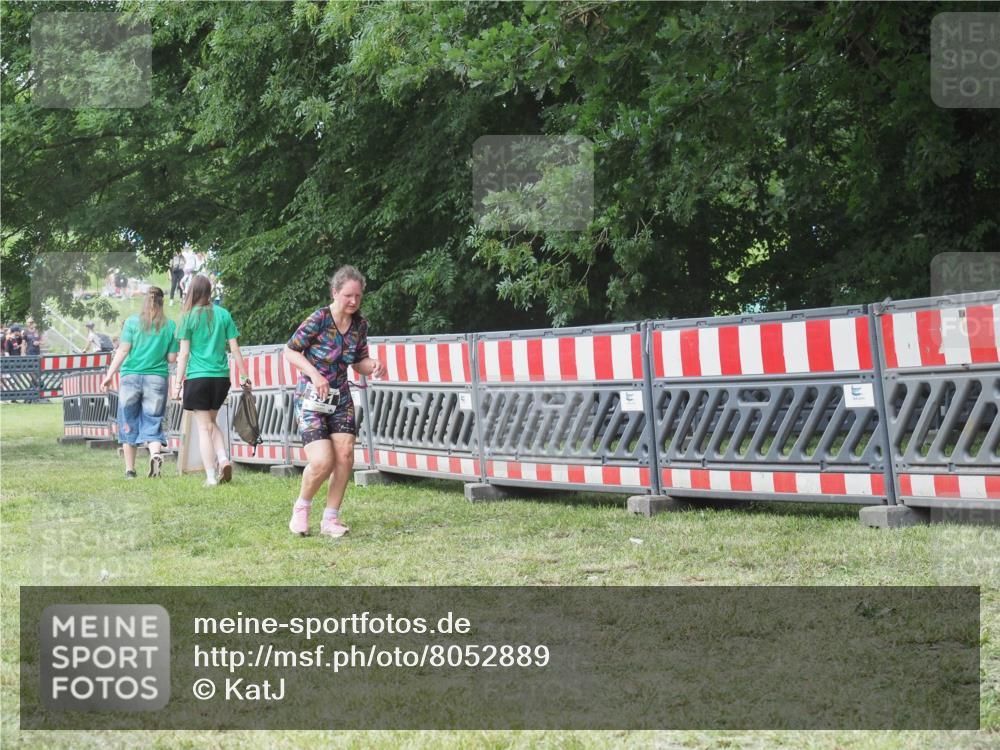21.06.2025 - 27. Vierlanden-Triathlon KatJ http://msf.ph/oto/8052889 15.06.2025 12:12:34 Ziel 531 meine-sportfotos.de