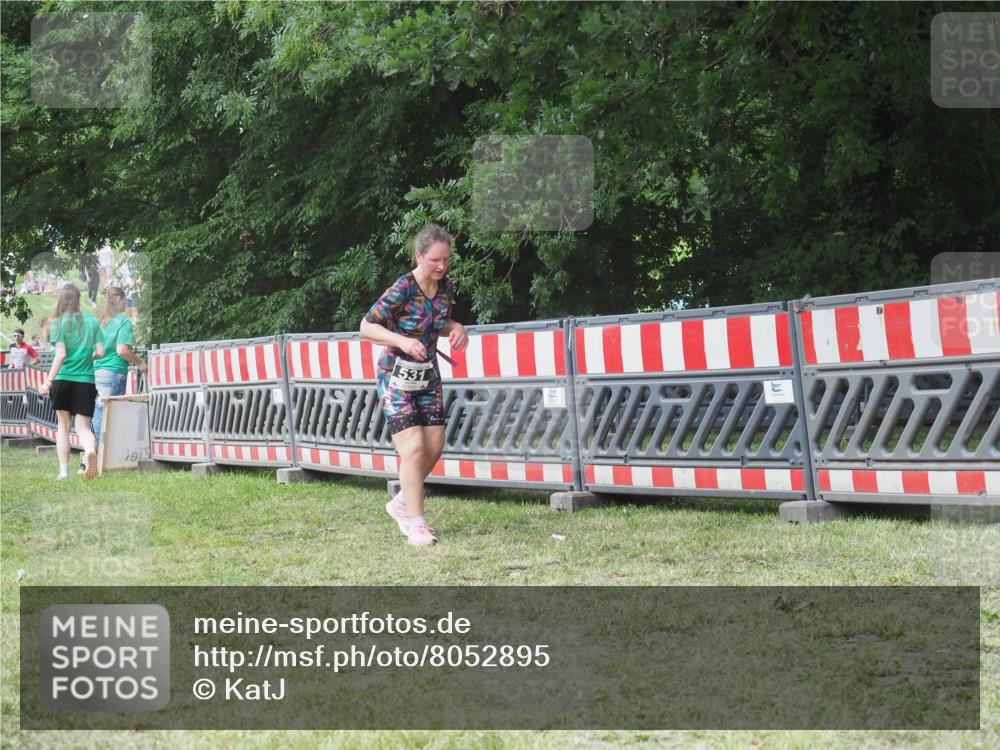 21.06.2025 - 27. Vierlanden-Triathlon KatJ http://msf.ph/oto/8052895 15.06.2025 12:12:35 Ziel 531 meine-sportfotos.de