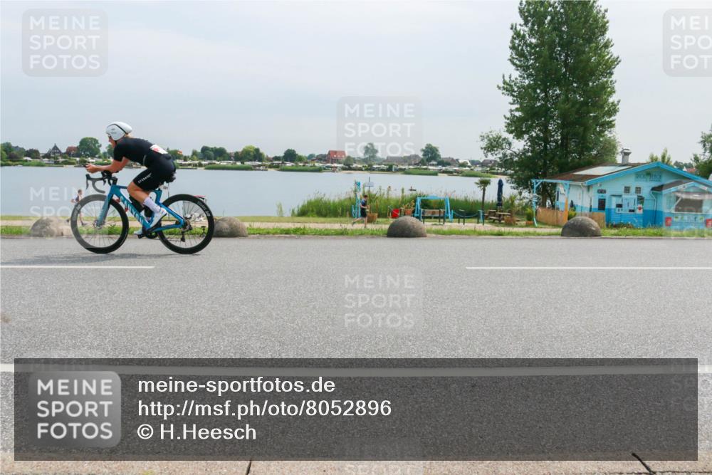 15.06.2025 - 27. Vierlanden-Triathlon H.Heesch http://msf.ph/oto/8052896 15.06.2025 11:01:54 Radfahren 32, 221, 239 meine-sportfotos.de