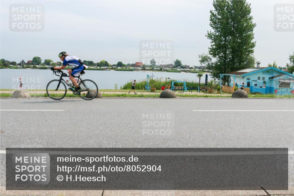 15.06.2025 - 27. Vierlanden-Triathlon H.Heesch http://msf.ph/oto/8052904 15.06.2025 11:01:58 Radfahren 32, 221, 238, 567 meine-sportfotos.de