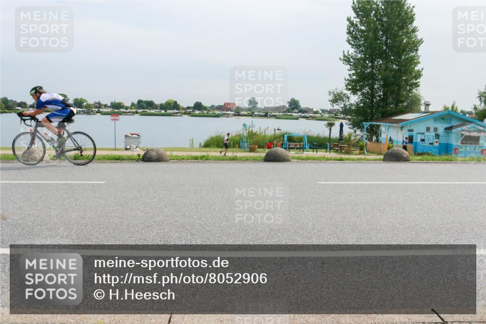 15.06.2025 - 27. Vierlanden-Triathlon H.Heesch http://msf.ph/oto/8052906 15.06.2025 11:01:58 Radfahren 32, 221, 238, 567 meine-sportfotos.de