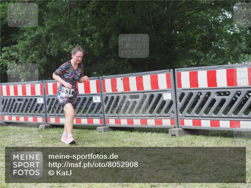 21.06.2025 - 27. Vierlanden-Triathlon KatJ http://msf.ph/oto/8052908 15.06.2025 12:12:36 Ziel 531 meine-sportfotos.de