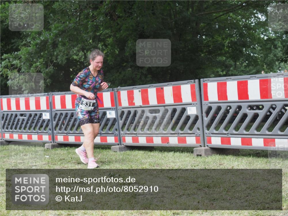 21.06.2025 - 27. Vierlanden-Triathlon KatJ http://msf.ph/oto/8052910 15.06.2025 12:12:36 Ziel 531 meine-sportfotos.de