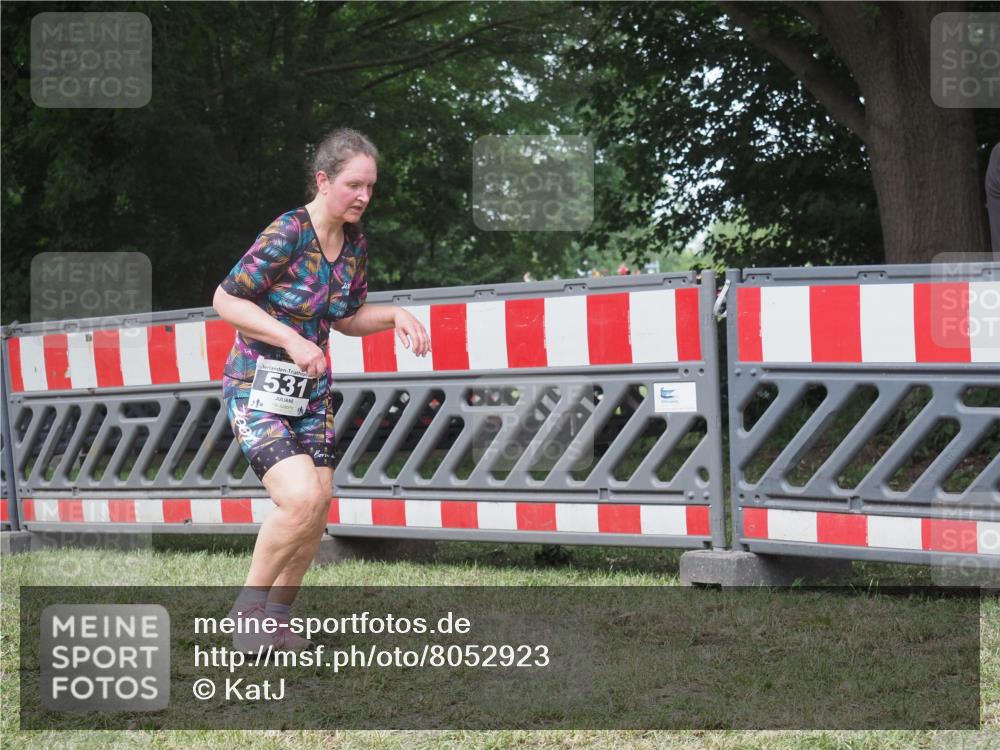 21.06.2025 - 27. Vierlanden-Triathlon KatJ http://msf.ph/oto/8052923 15.06.2025 12:12:38 Ziel 531 meine-sportfotos.de