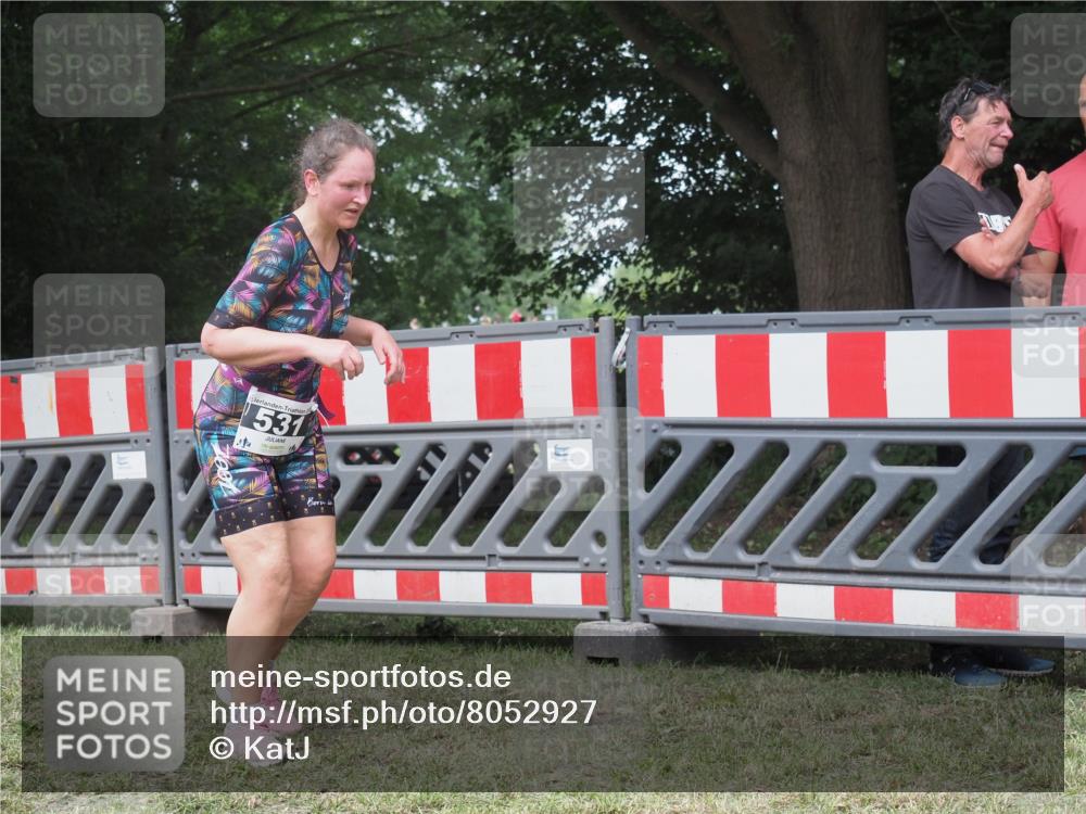 21.06.2025 - 27. Vierlanden-Triathlon KatJ http://msf.ph/oto/8052927 15.06.2025 12:12:38 Ziel 531 meine-sportfotos.de