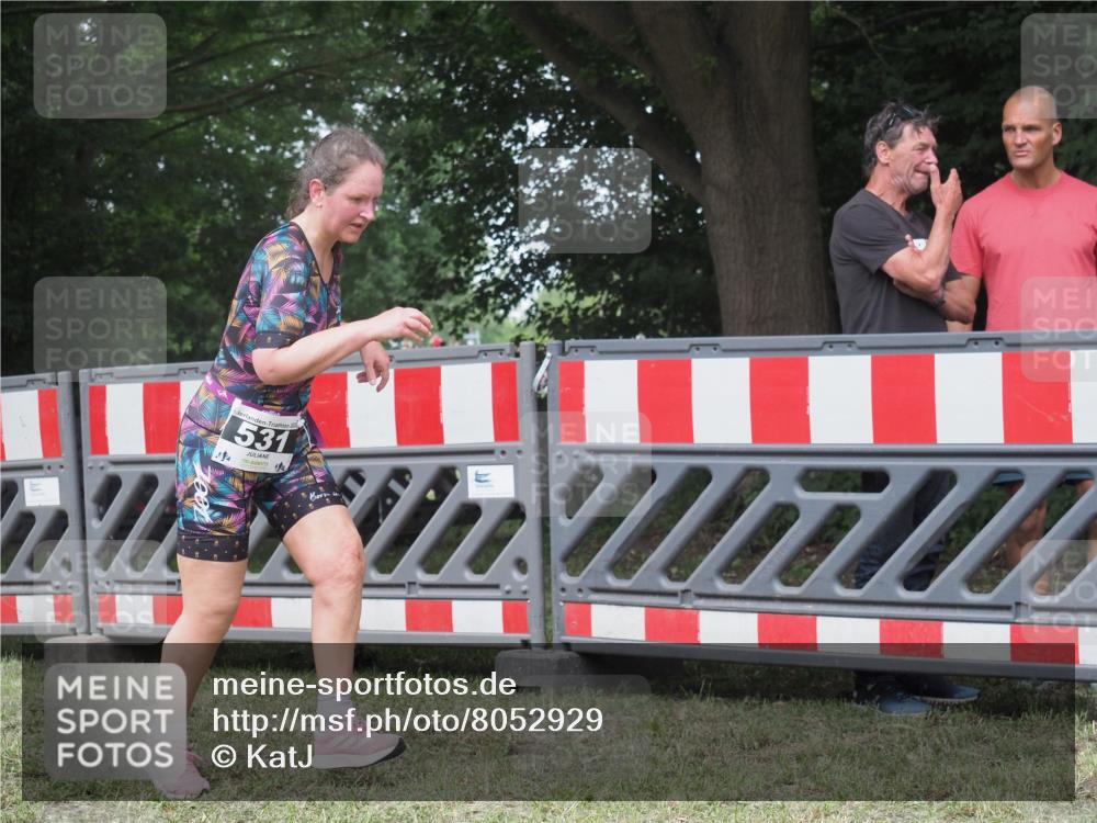 21.06.2025 - 27. Vierlanden-Triathlon KatJ http://msf.ph/oto/8052929 15.06.2025 12:12:38 Ziel 531 meine-sportfotos.de