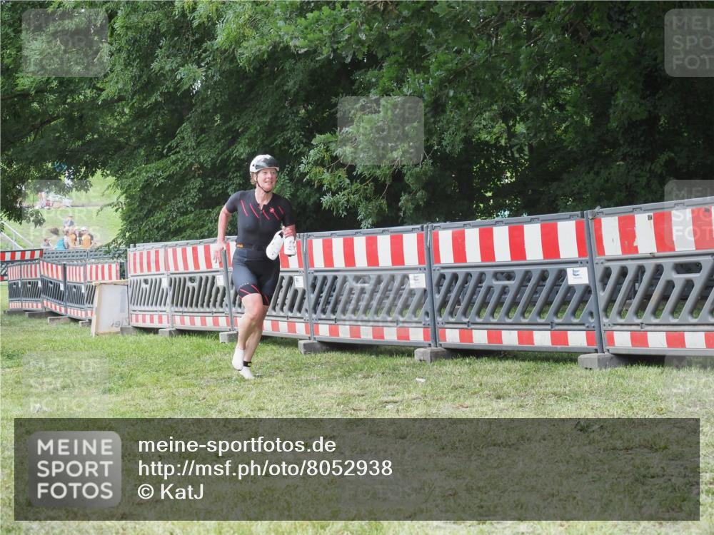 21.06.2025 - 27. Vierlanden-Triathlon KatJ http://msf.ph/oto/8052938 15.06.2025 12:13:01 Ziel 252 meine-sportfotos.de