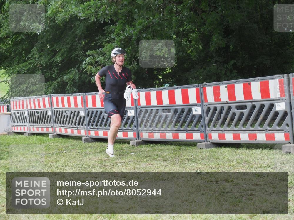 21.06.2025 - 27. Vierlanden-Triathlon KatJ http://msf.ph/oto/8052944 15.06.2025 12:13:01 Ziel 252 meine-sportfotos.de