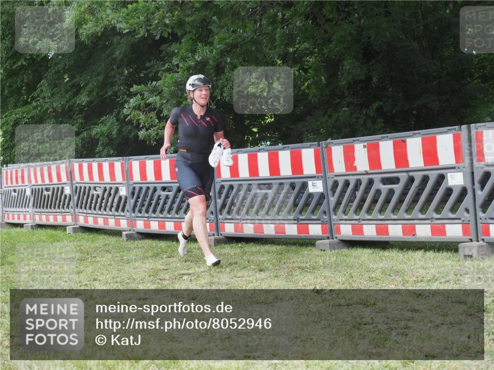 21.06.2025 - 27. Vierlanden-Triathlon KatJ http://msf.ph/oto/8052946 15.06.2025 12:13:01 Ziel 252 meine-sportfotos.de