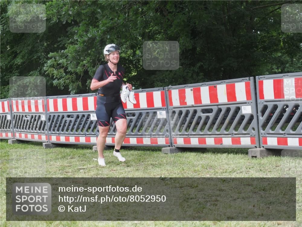 21.06.2025 - 27. Vierlanden-Triathlon KatJ http://msf.ph/oto/8052950 15.06.2025 12:13:02 Ziel 252 meine-sportfotos.de