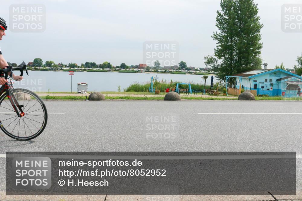 15.06.2025 - 27. Vierlanden-Triathlon H.Heesch http://msf.ph/oto/8052952 15.06.2025 11:02:44 Radfahren 522, 529, 735, 771 meine-sportfotos.de