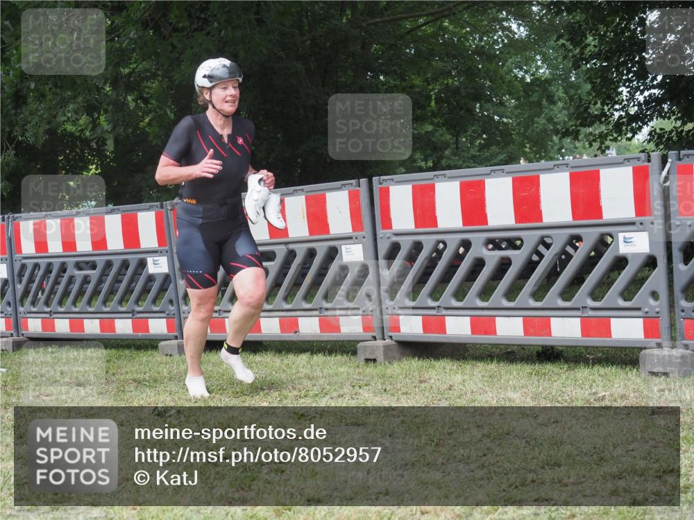 21.06.2025 - 27. Vierlanden-Triathlon KatJ http://msf.ph/oto/8052957 15.06.2025 12:13:02 Ziel 252 meine-sportfotos.de